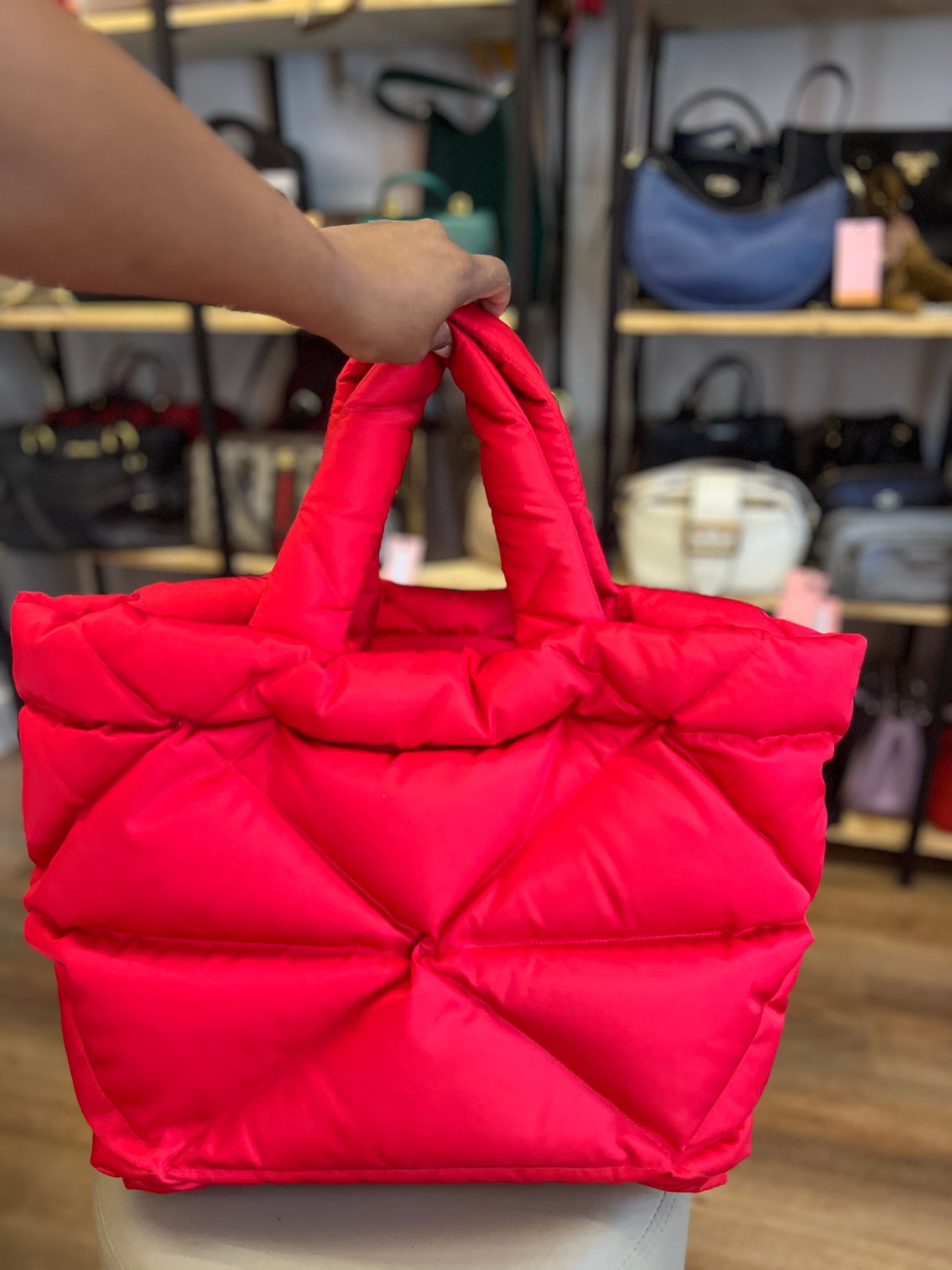 Prada Re-Nylon Padded Vermelha