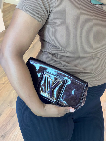 Clutch Louis Vuitton Logo Verniz