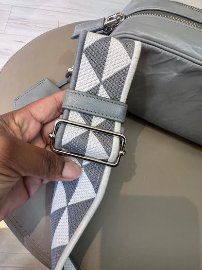 Prada Câmera Bag Verniz Cinza