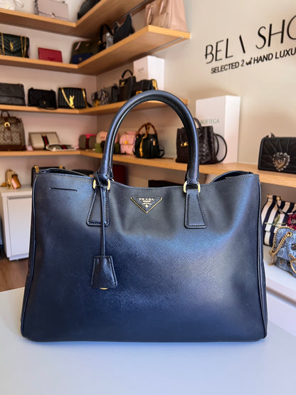 Prada Galleria Saffiano Grande Preta