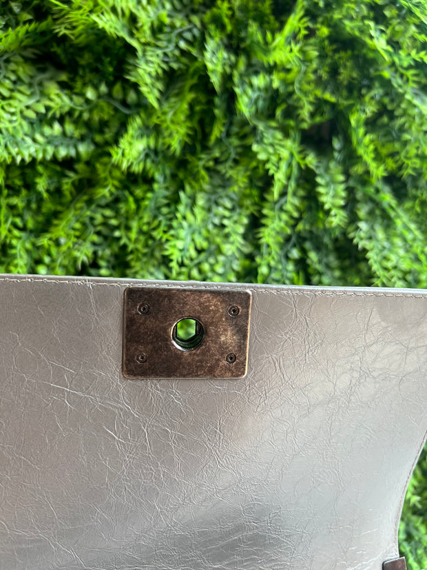 Chanel Boy Metallic Prateada