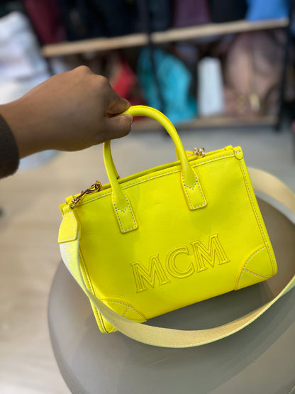 MCM Mini Tonal Logo Amarela