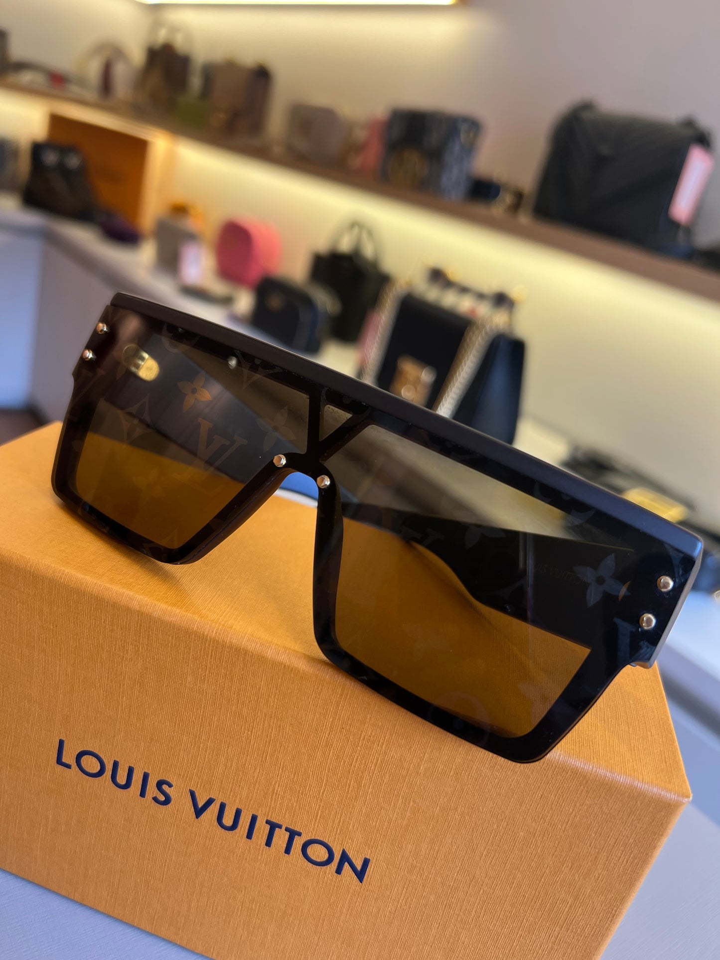 Óculos de Sol Louis Vuitton Waimea Monograma