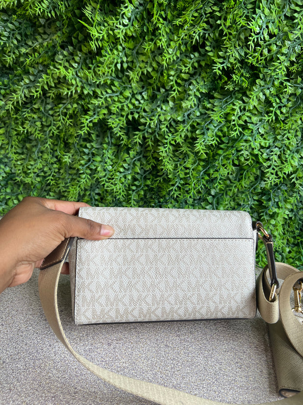 Michael Kors Jet Set Travel Off White