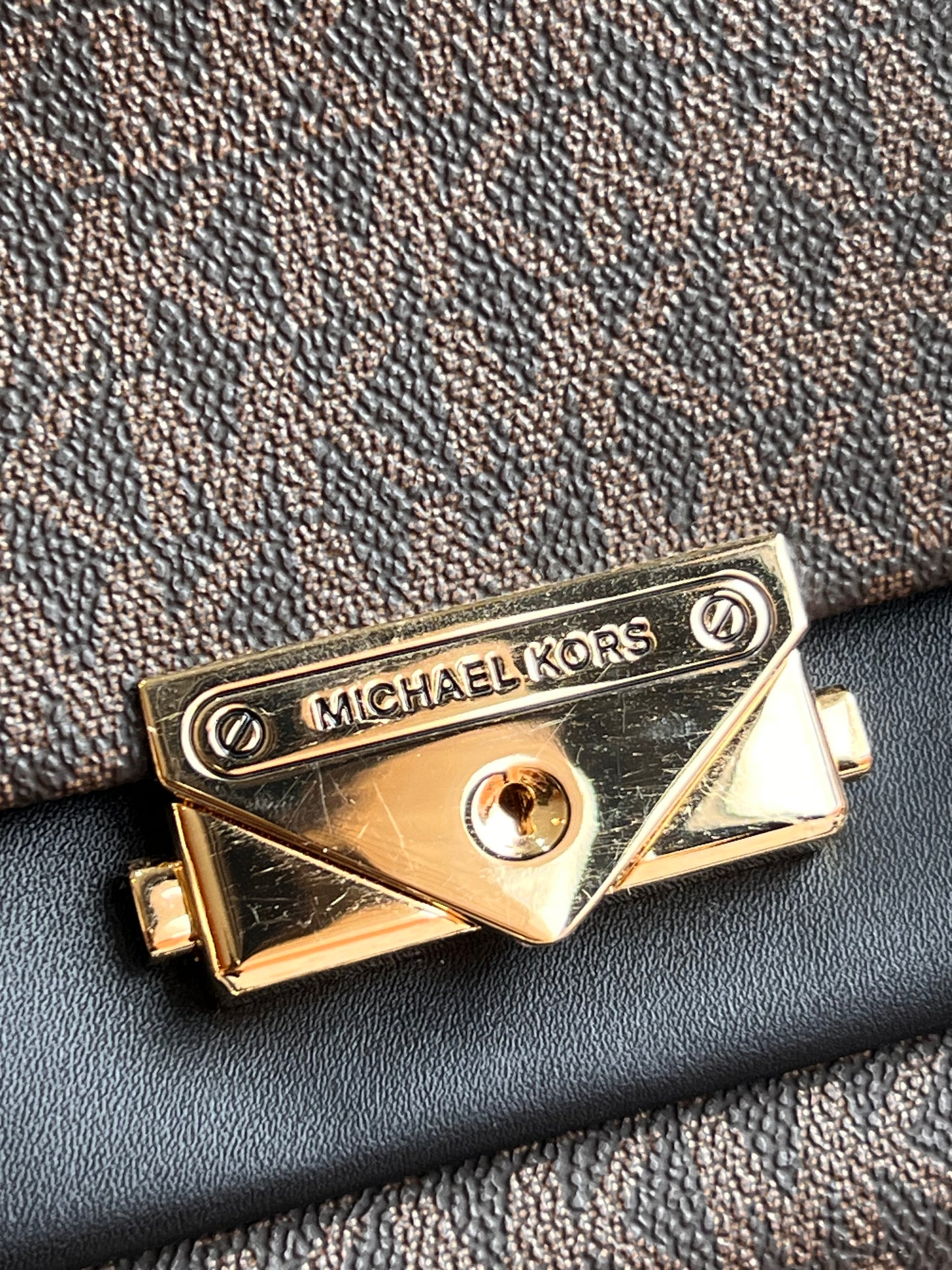 Michael Kors Monograma Lock