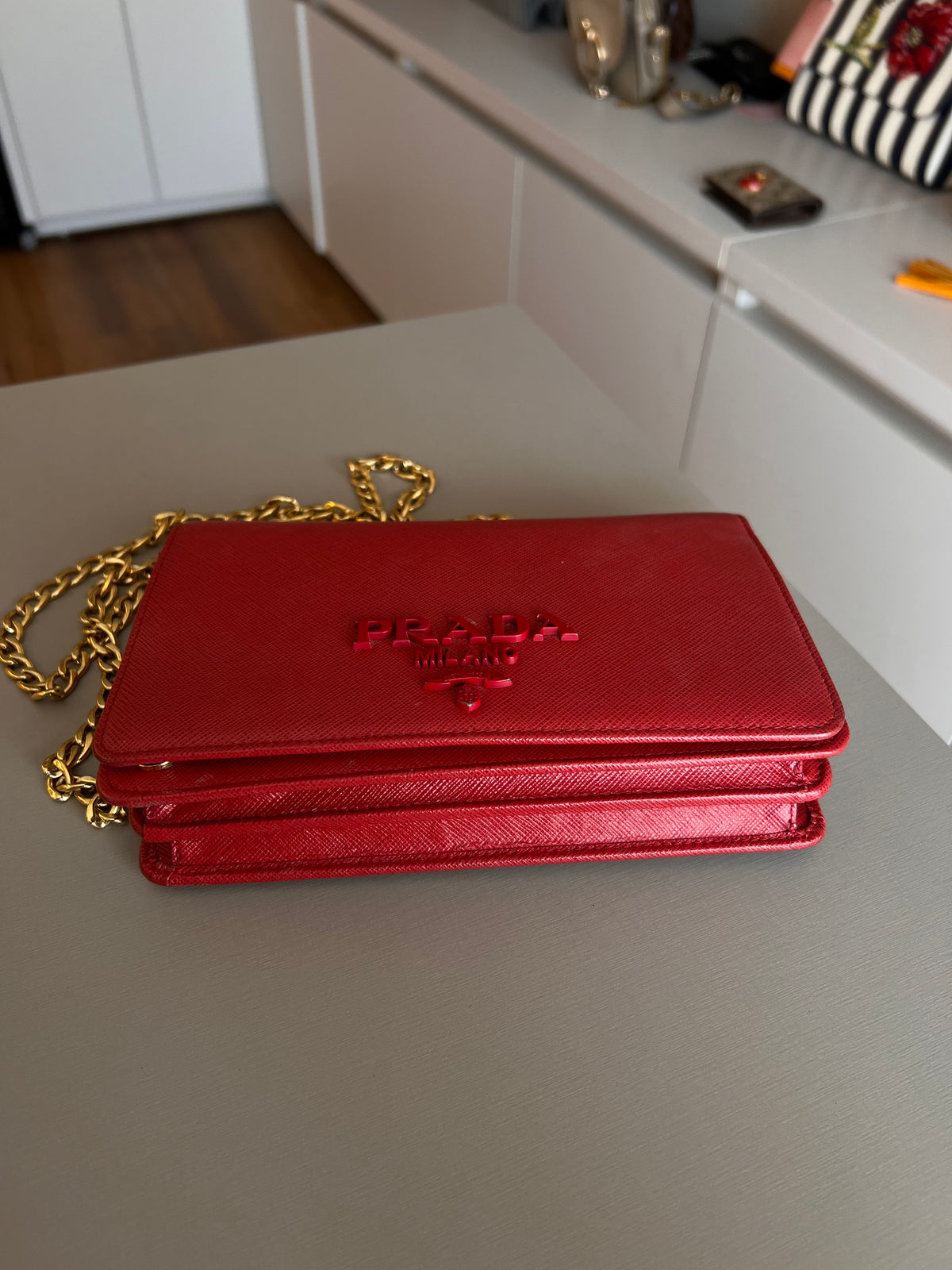 Prada Logo Chain Vermelha