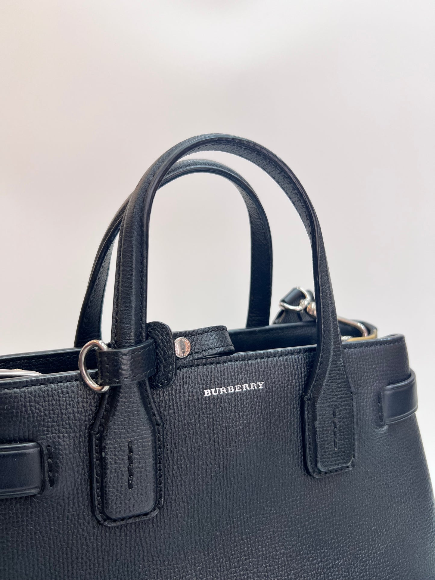 Burberry Banner Small Preta