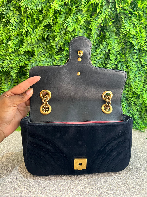Gucci Marmont Veludo Preta