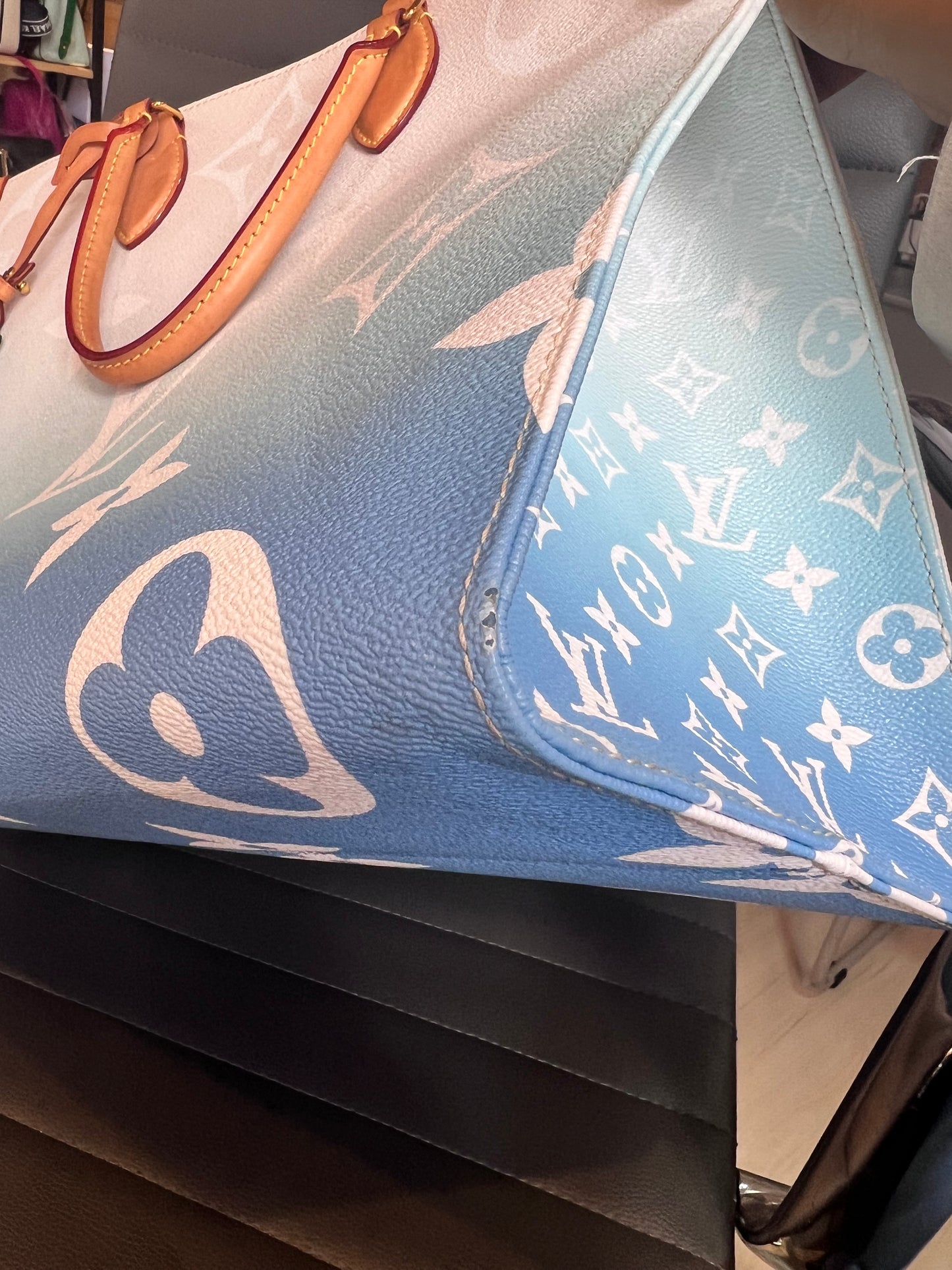 Louis Vuitton On the go By the Pool GM