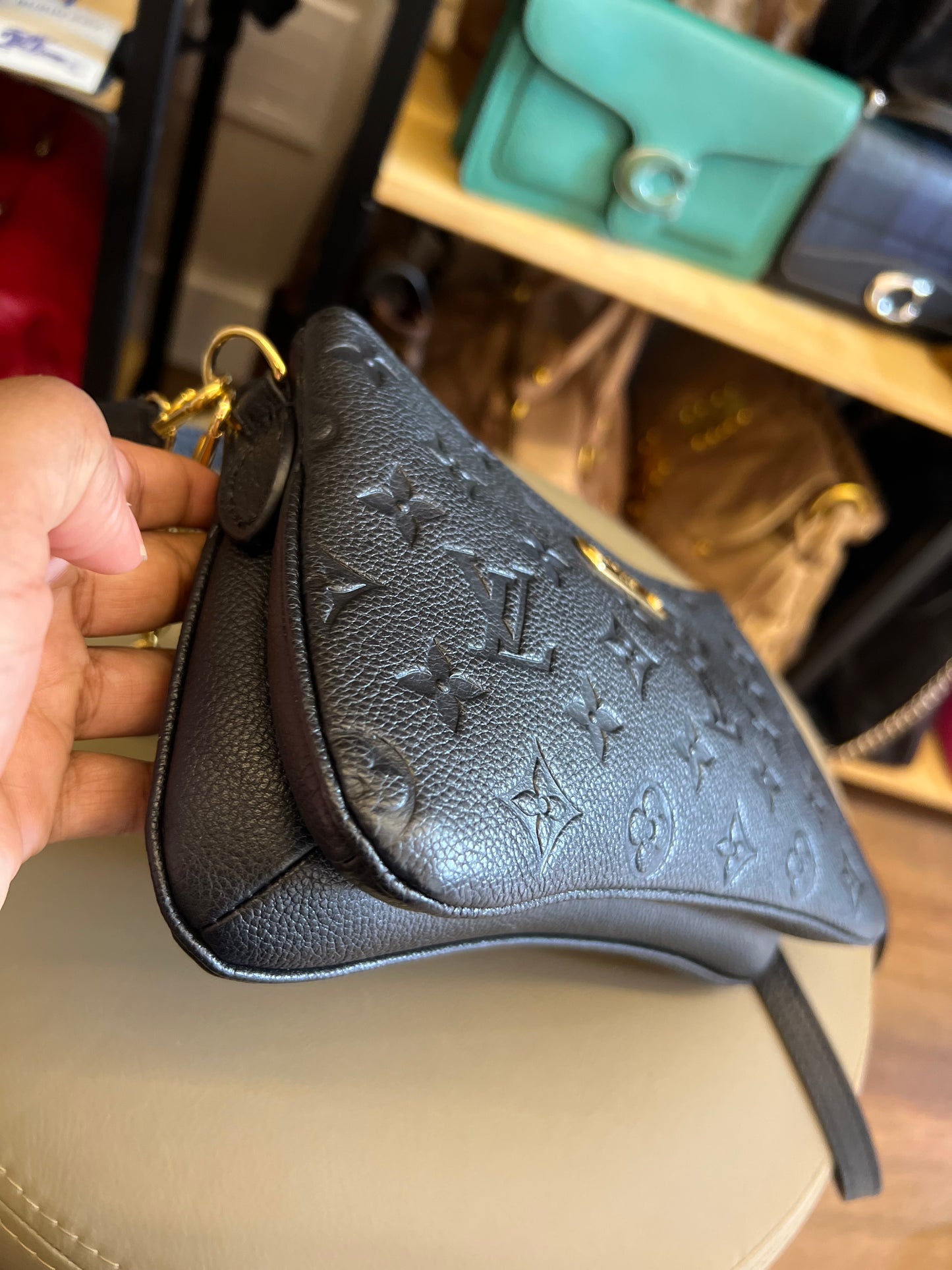 Louis Vuitton Pochette Liv Couro