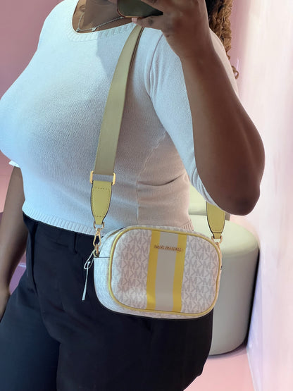 Michael Kors  Camera bag Monograma com amarelo