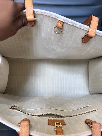 Louis Vuitton On the go By the Pool GM