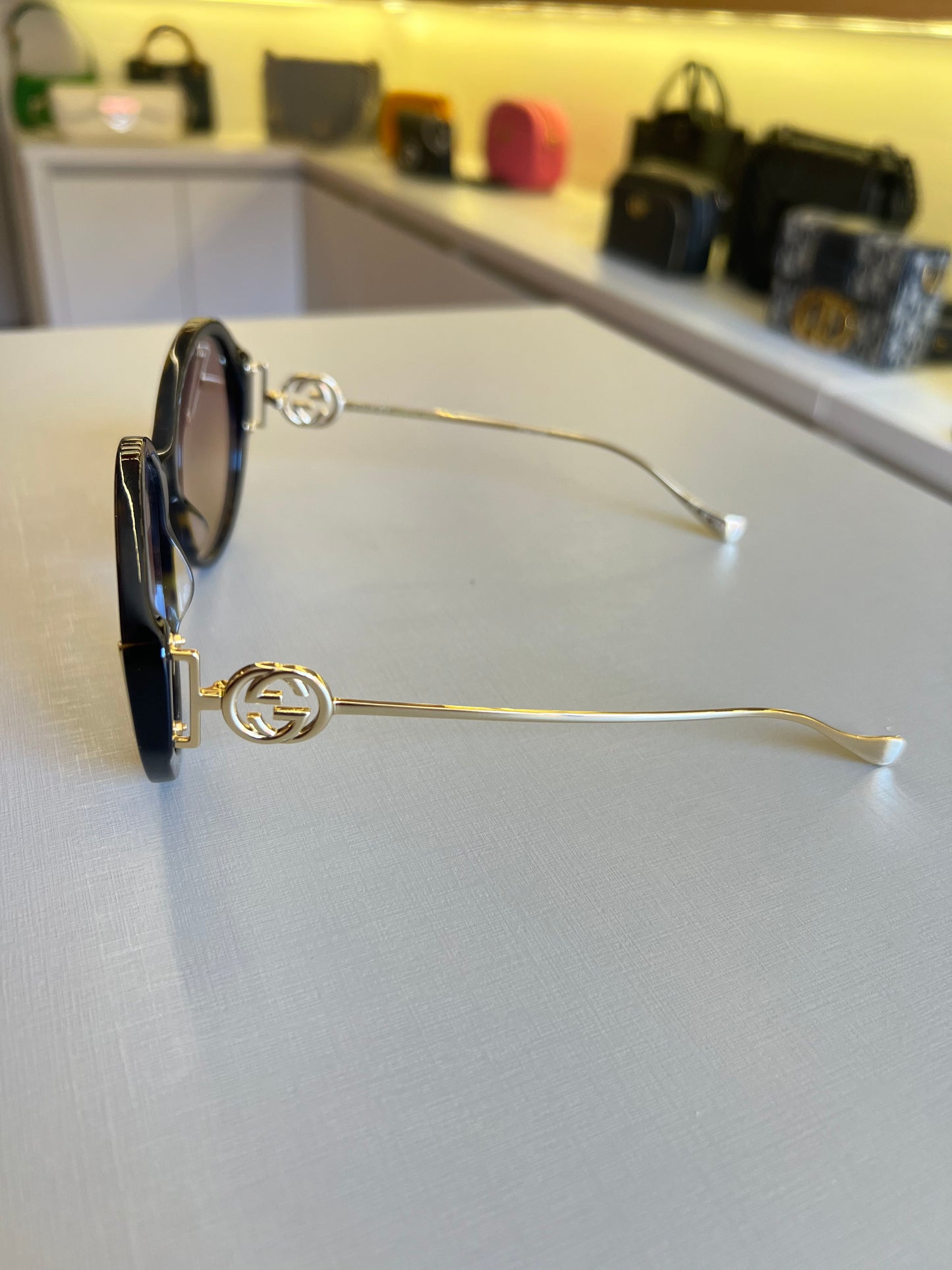 Óculos de Sol Gucci Round Interlock