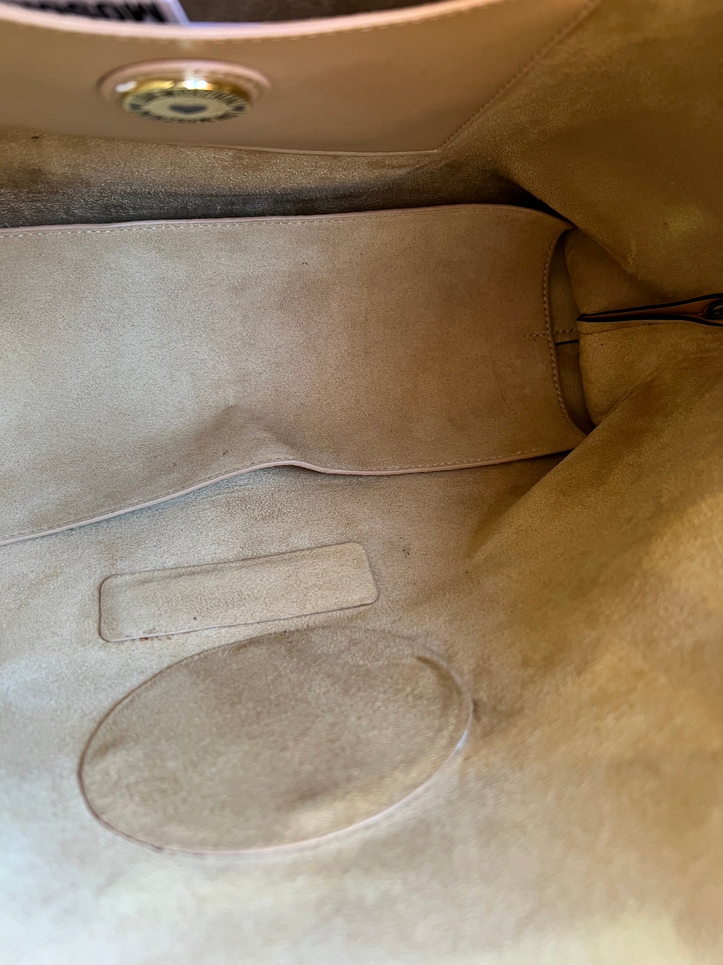 Bolsa Love Moschino Caramelo