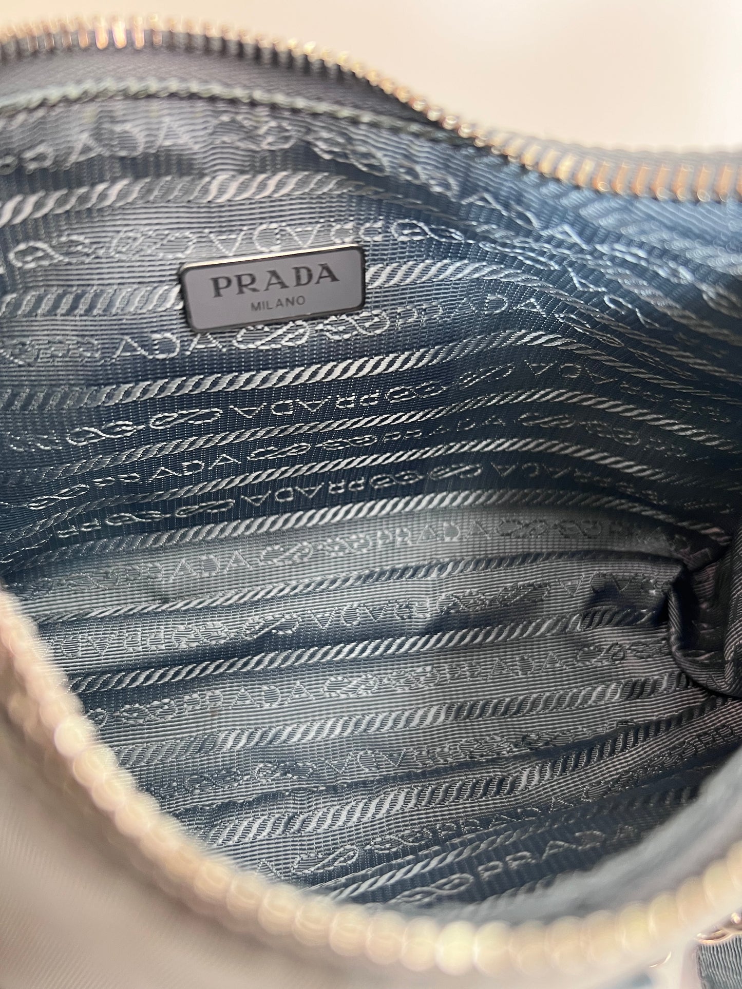 Prada Re-edition Azul