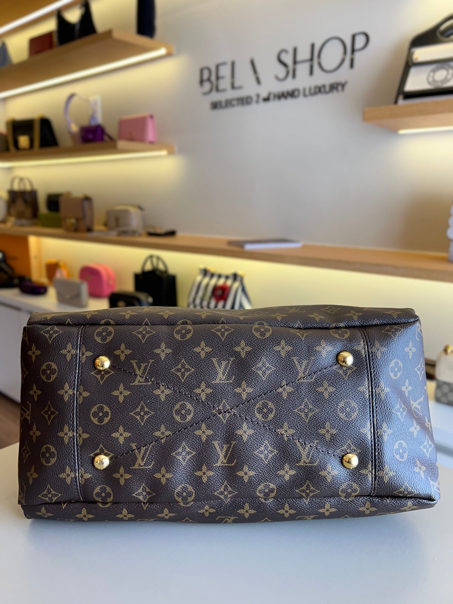 Louis Vuitton Artsy Monograma MM