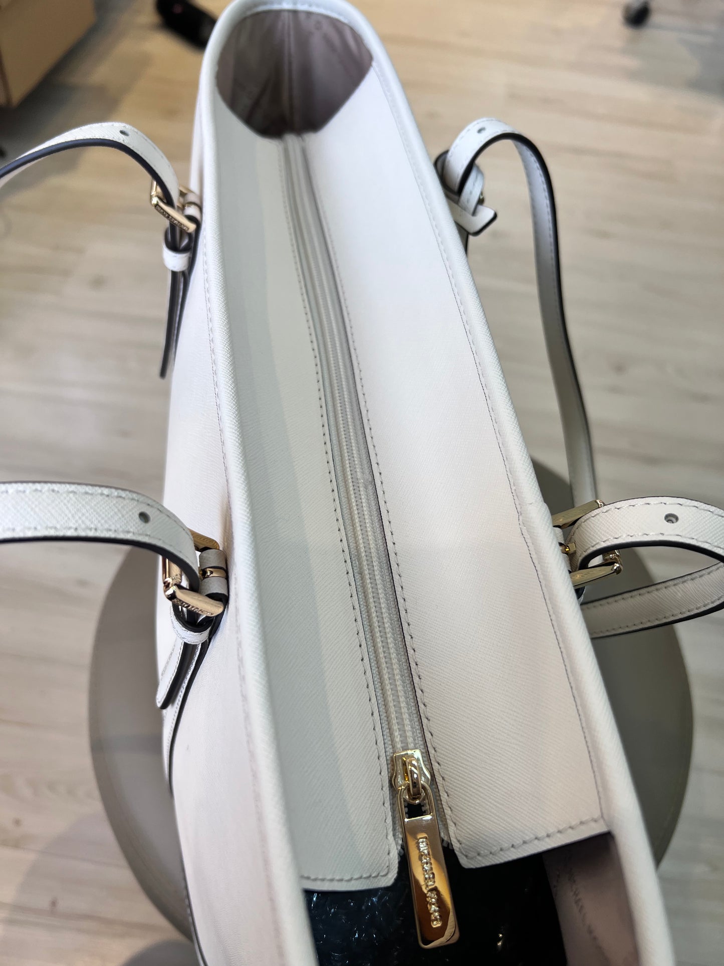 Michael Kors Shopping Off White