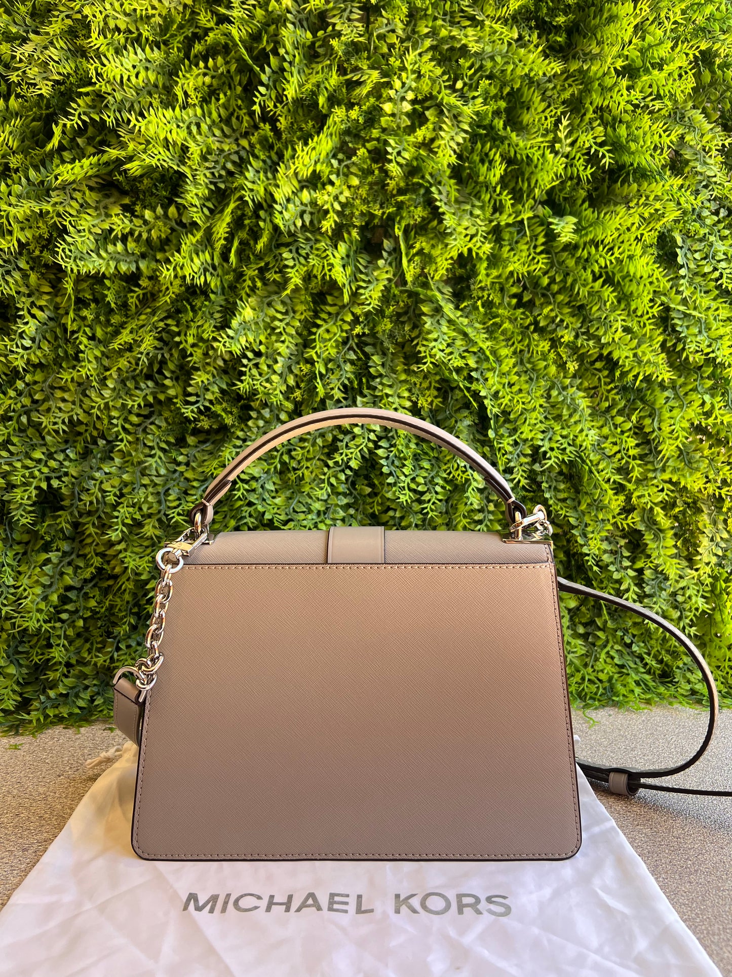 Michael Kors Greenwich em couro Saffiano