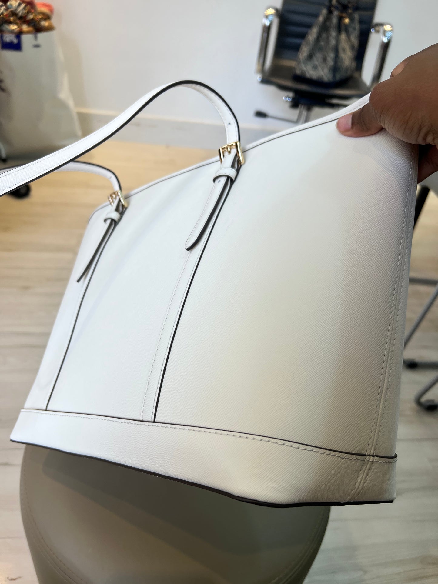 Michael Kors Shopping Off White