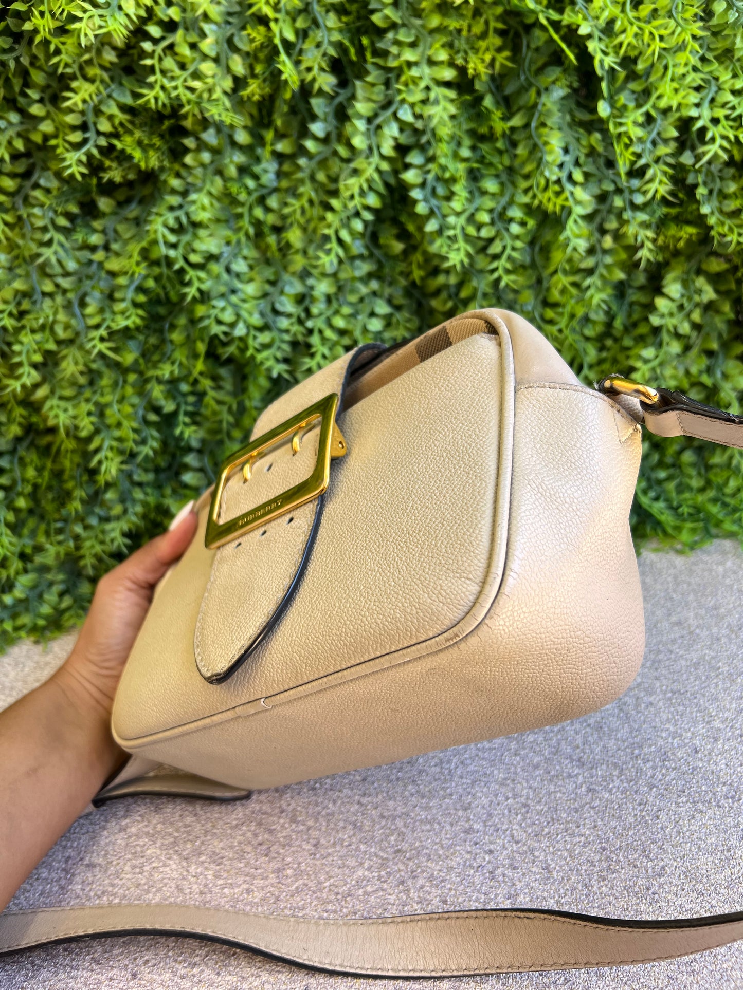 Burberry Buckle Câmera Bag