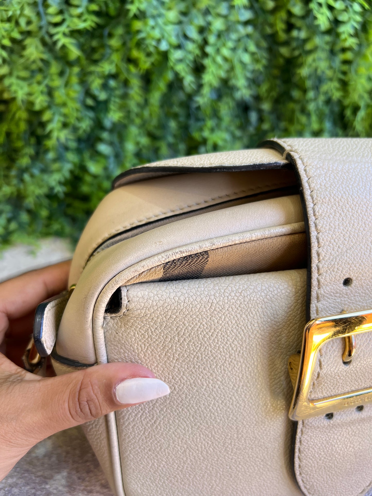 Burberry Buckle Câmera Bag