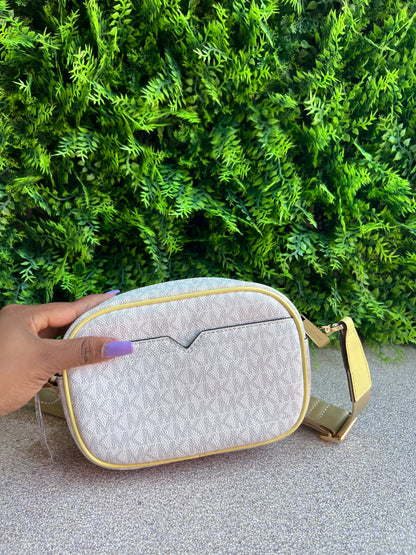 Michael Kors  Camera bag Monograma com amarelo