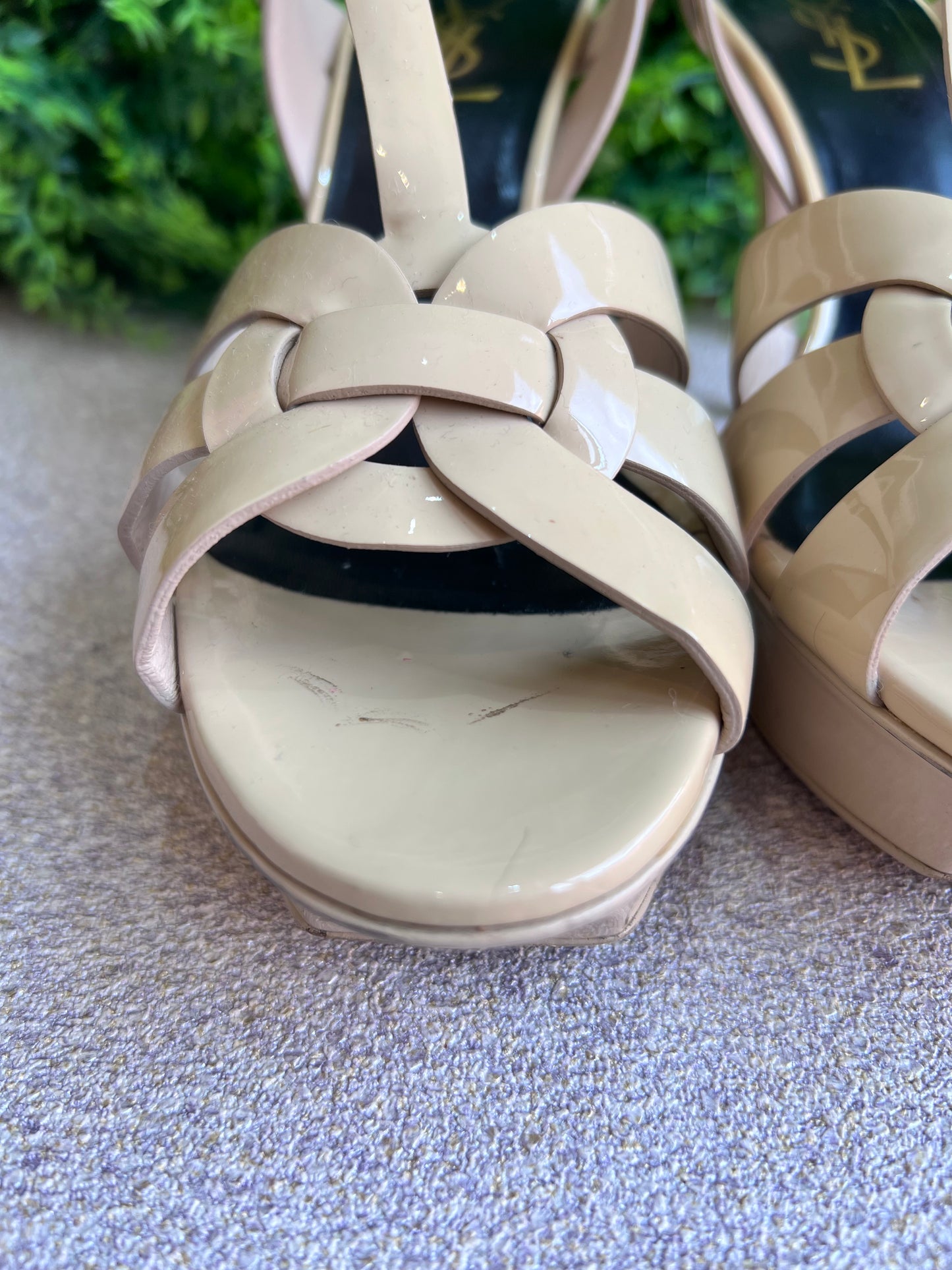 Salto Saint Laurent Nude