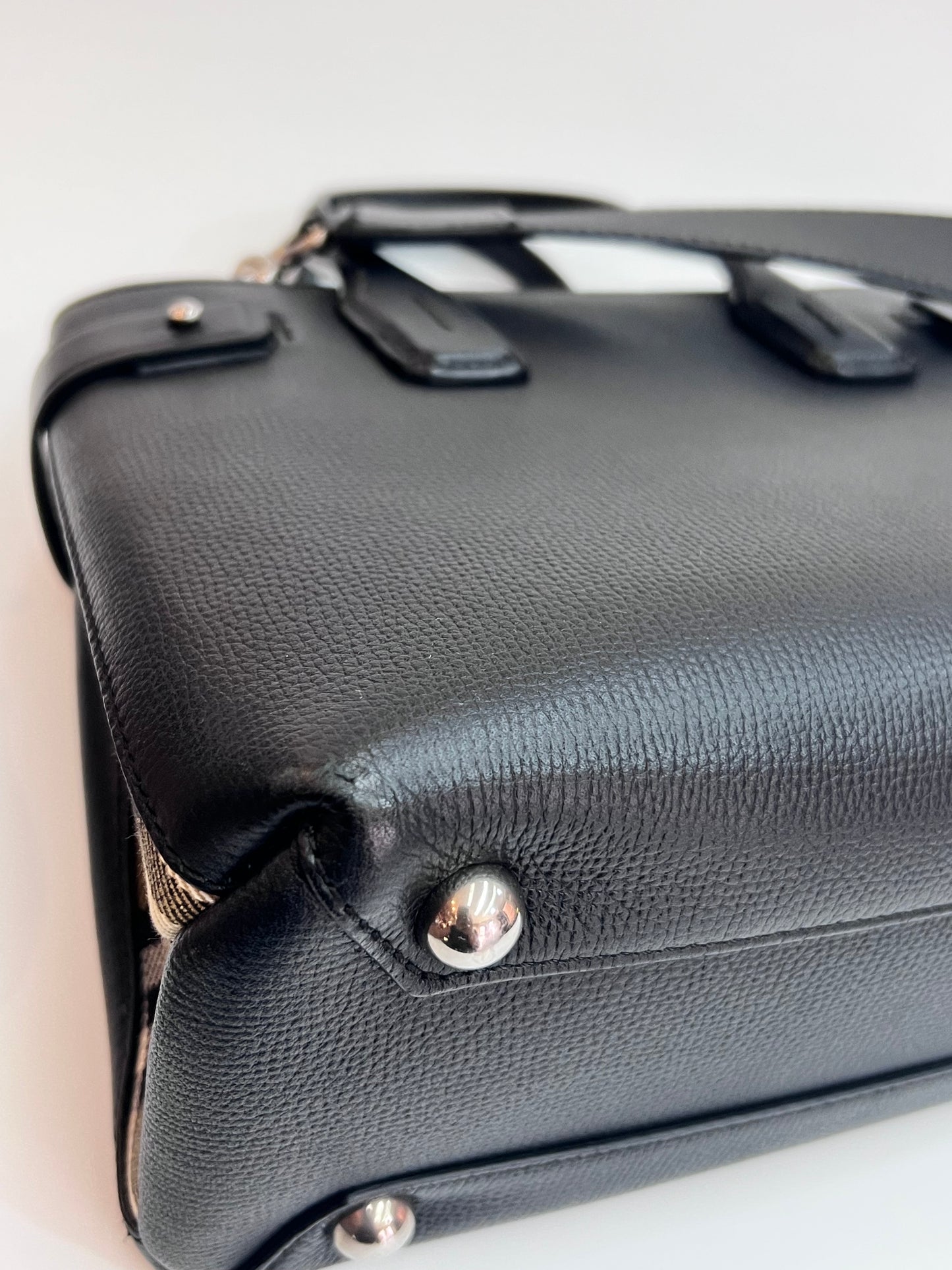 Burberry Banner Small Preta