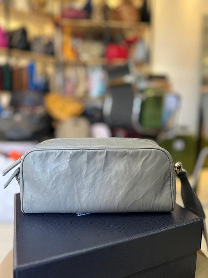 Prada Câmera Bag Verniz Cinza