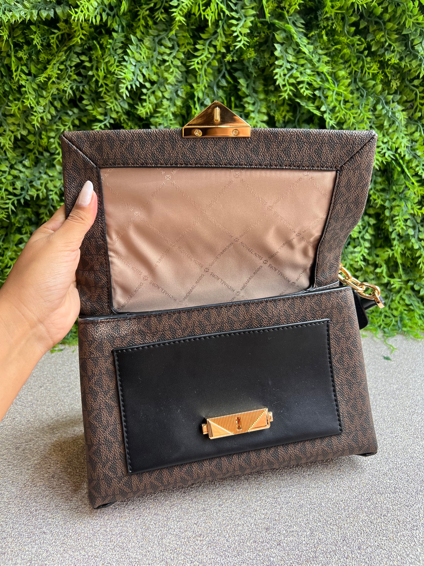 Michael Kors Monograma Lock