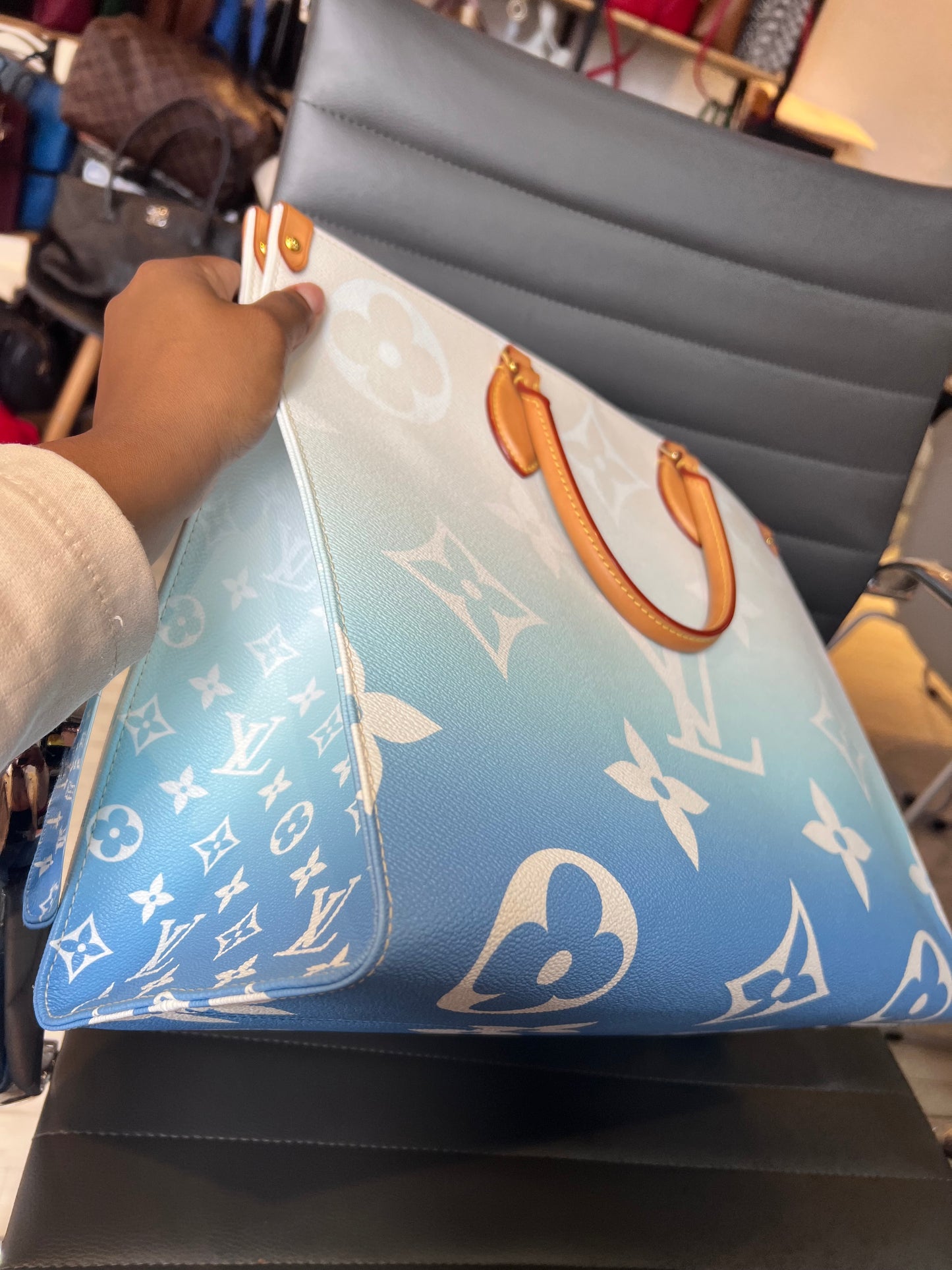 Louis Vuitton On the go By the Pool GM