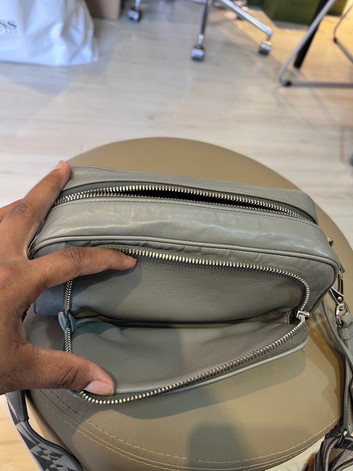Prada Câmera Bag Verniz Cinza