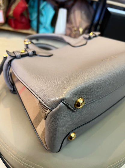 Burberry Banner Small Cinza