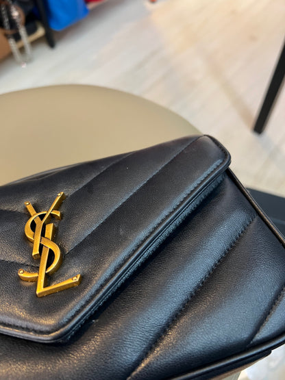 Saint Laurent Loulou Pequena preta