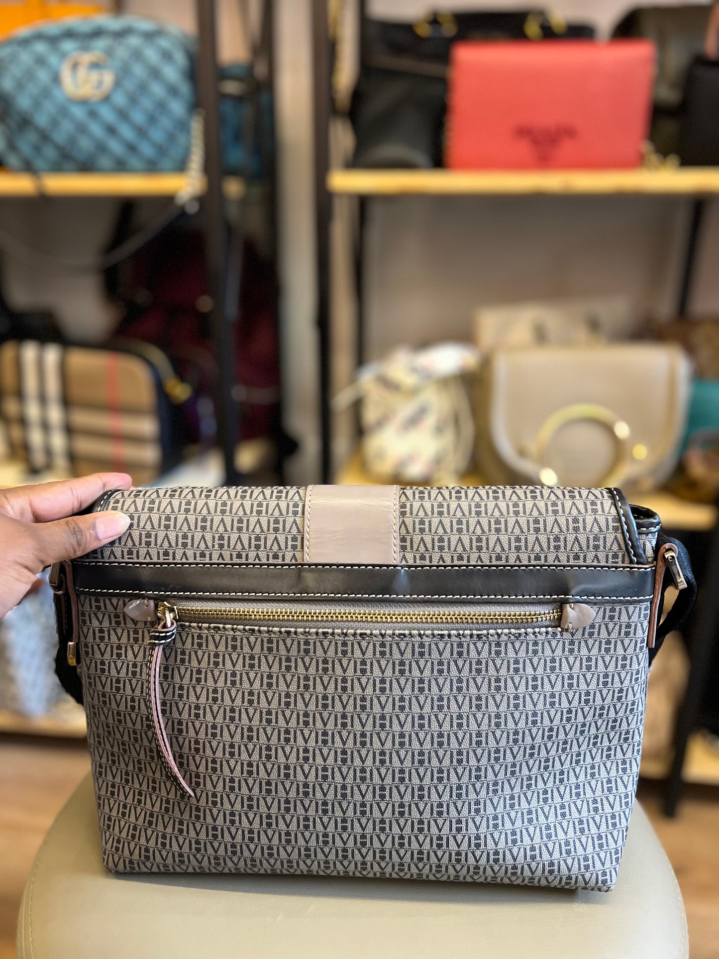 Victor Hugo Messenger Monograma