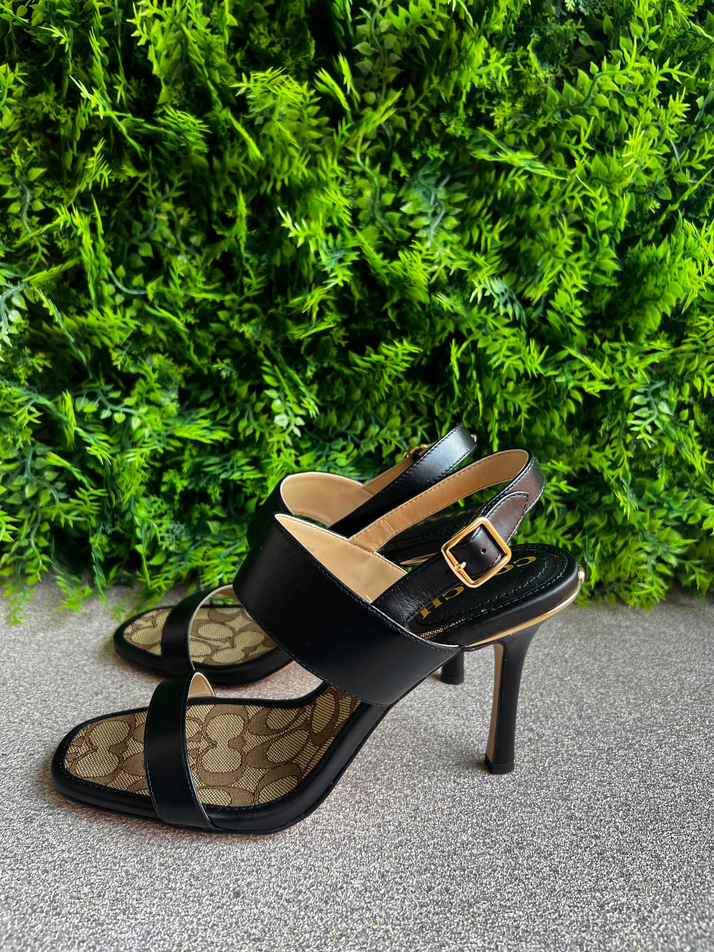 Sandalia Coach Monogram Preta