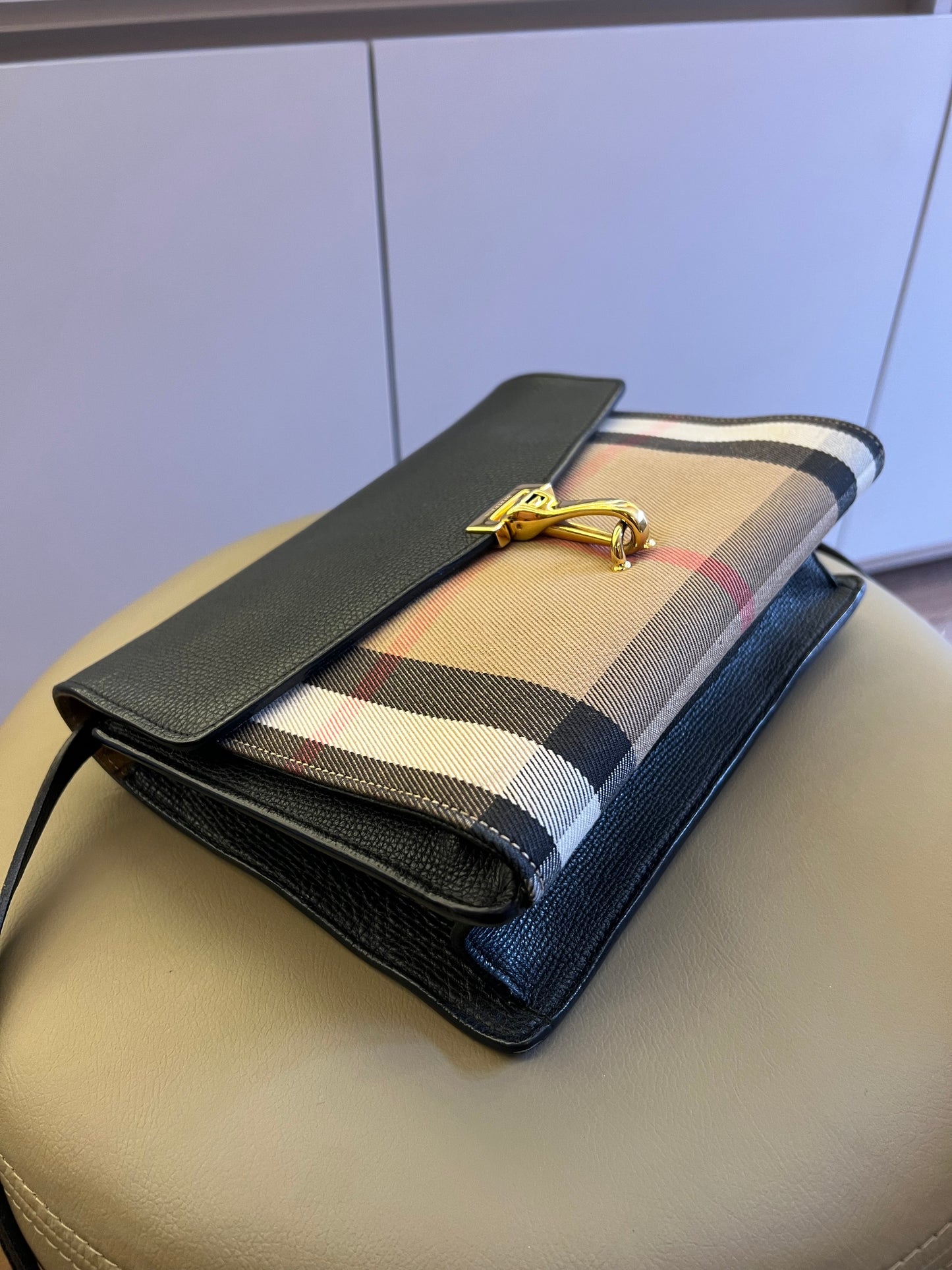 Burberry Macken Check Preta