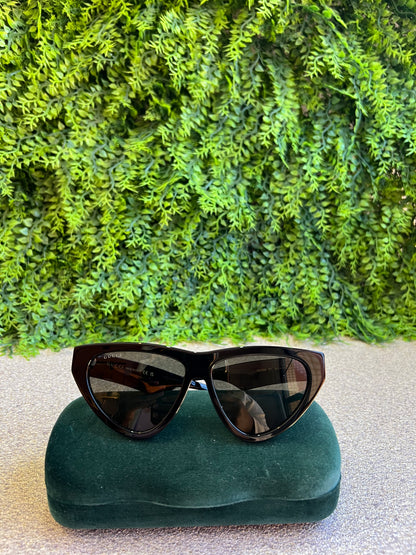 Óculos de sol Gucci Cat Eye Marmont Preto