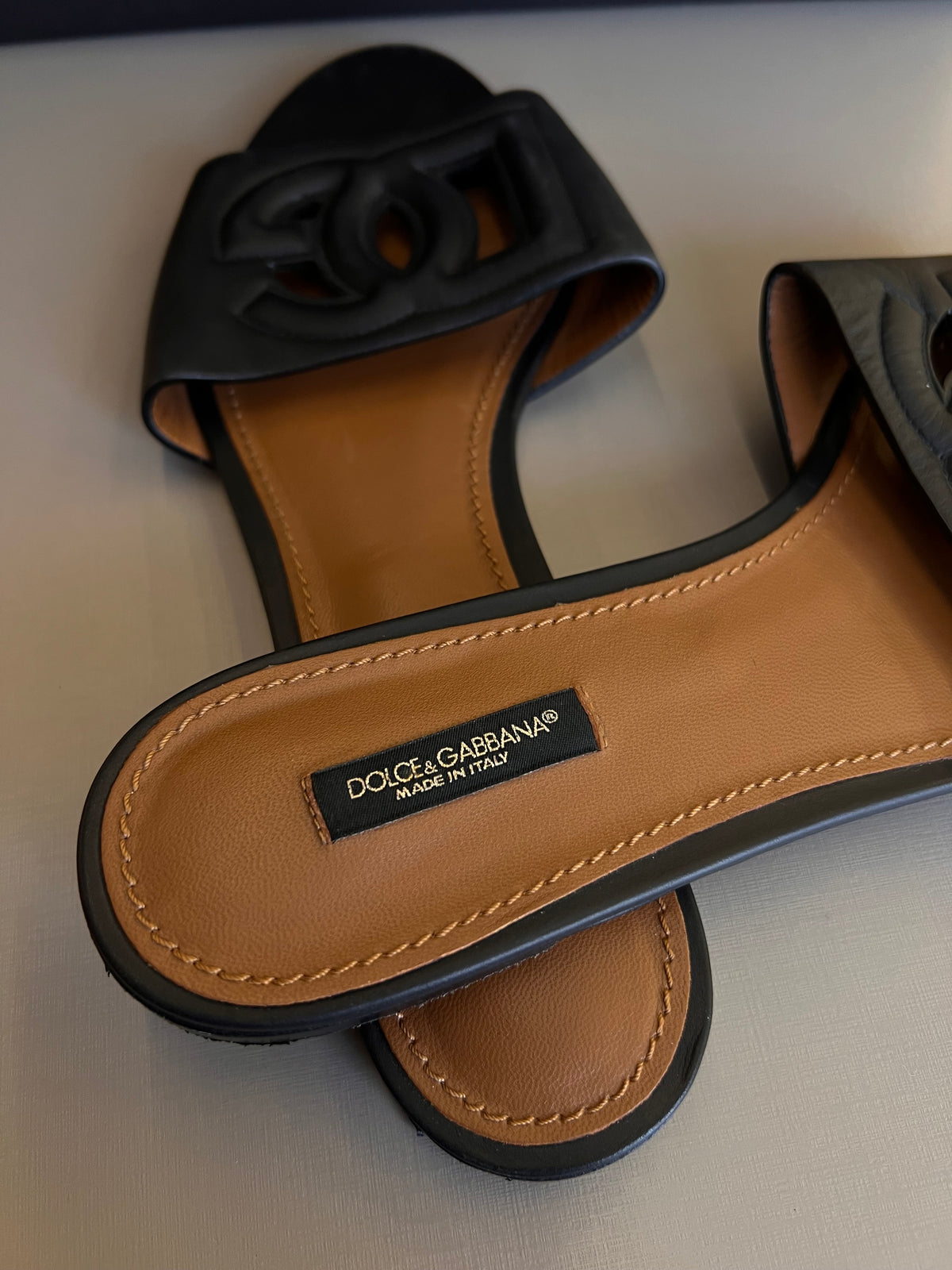 Flat Dolce & Gabbana Logo Preta