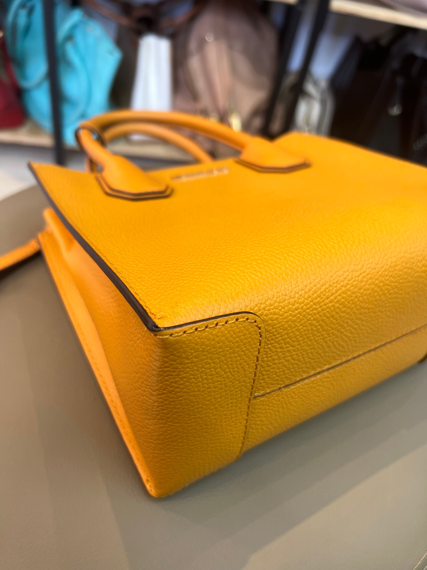 Michael Kors Mercer Amarela