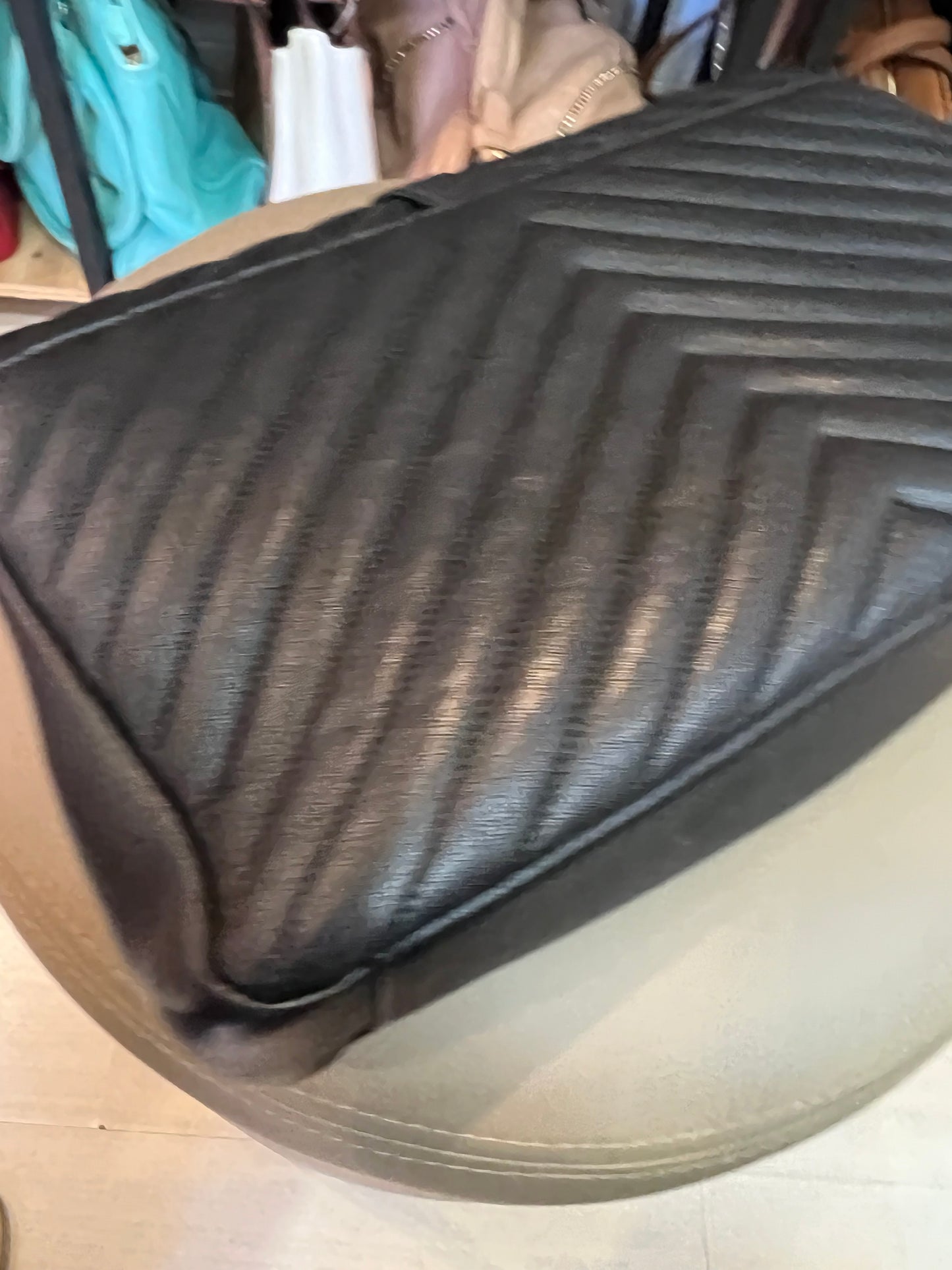 Saint Laurent College em Couro Matelassê Preto