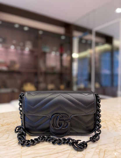 Gucci Mini Marmont em Couro Preto