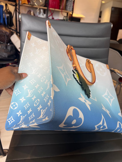 Louis Vuitton On the go By the Pool GM