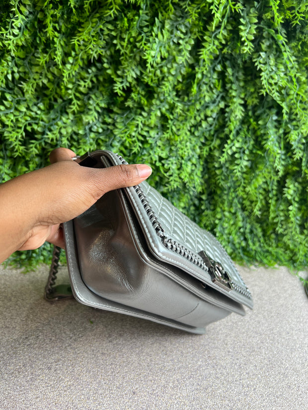 Chanel Boy Metallic Prateada