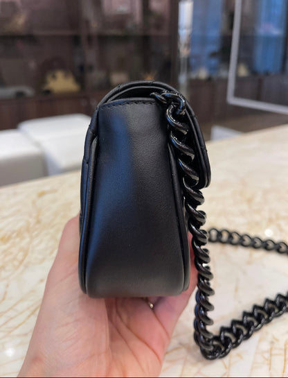 Gucci Mini Marmont em Couro Preto