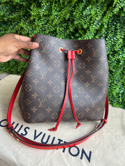 Louis Vuitton Neo Noé Monograma com Vermelho