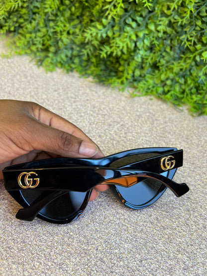 Óculos de sol Gucci Cat Eye Marmont Preto