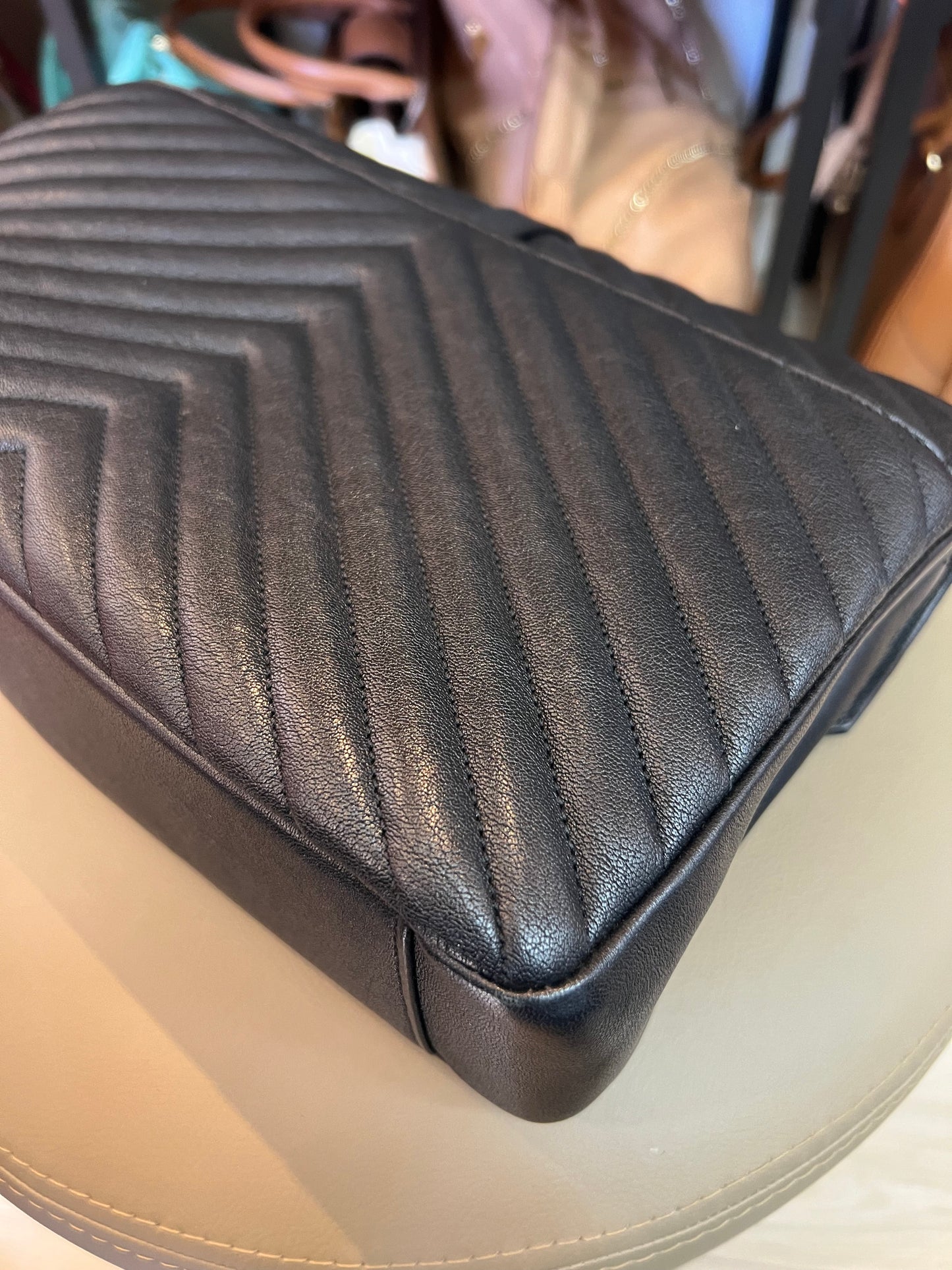 Saint Laurent College em Couro Matelassê Preto