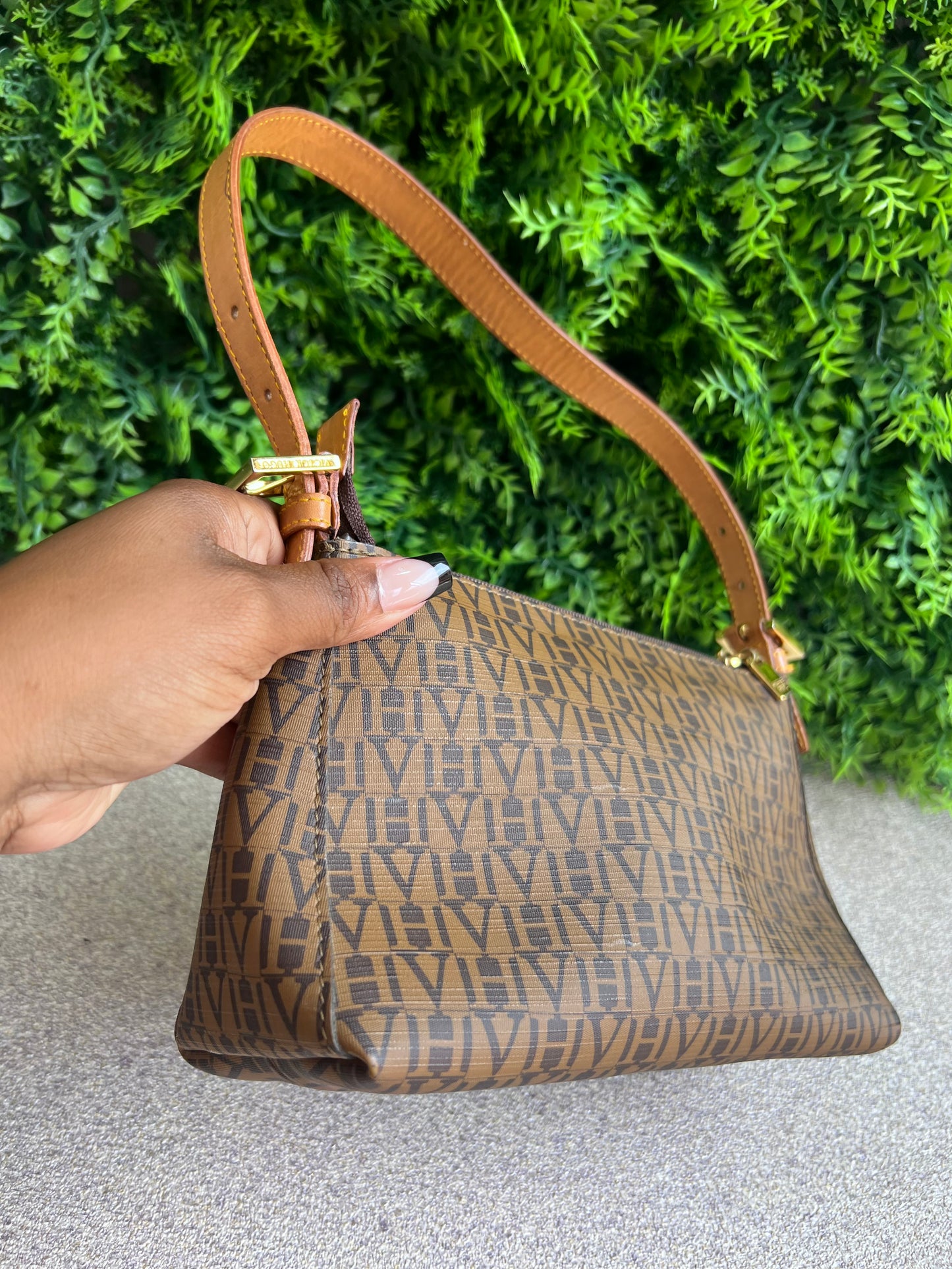 Victor Hugo Pochette Caramelo