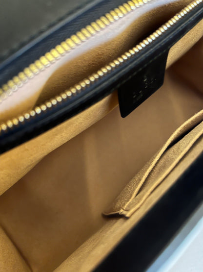 Gucci Padlock Preta Media